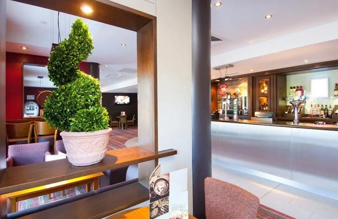 Premier Inn London Gatwick Manor Royal-1